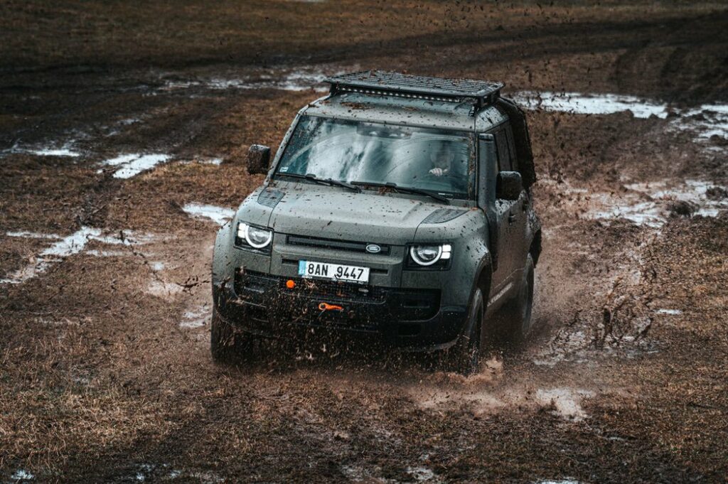 Land Rover DEFENDER