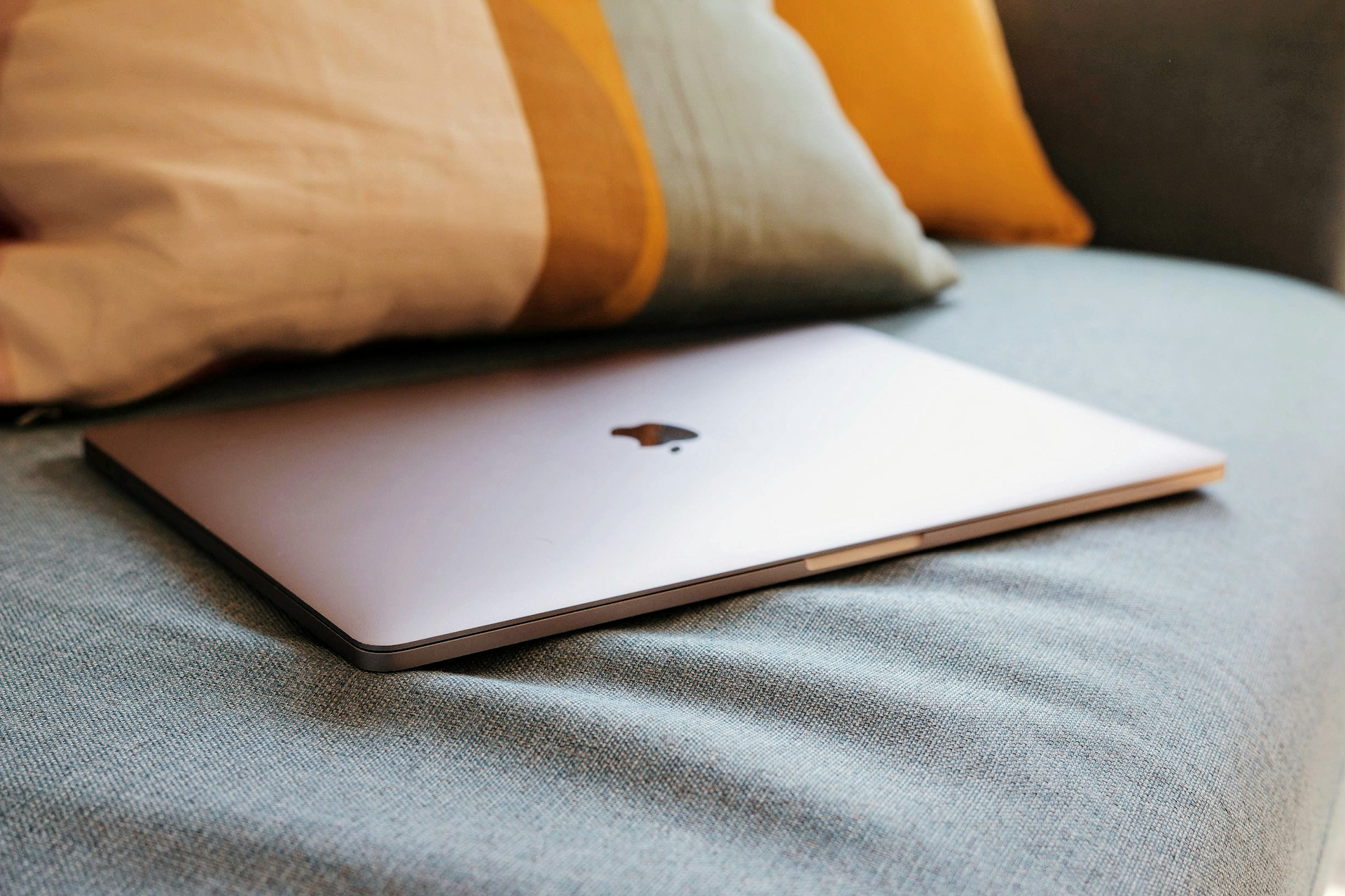 Apple chystá levnější MacBook s čipem z iPhonu 16 Pro